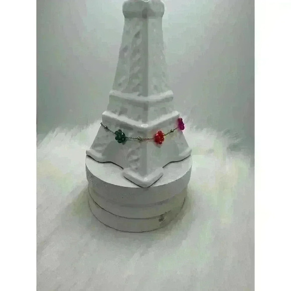 Spring themed Beaded Flower Bracelet - Picture 2 of 8